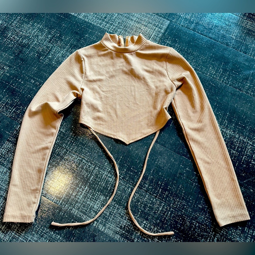 Ribbed back-open crop top with strings, beige color, size S